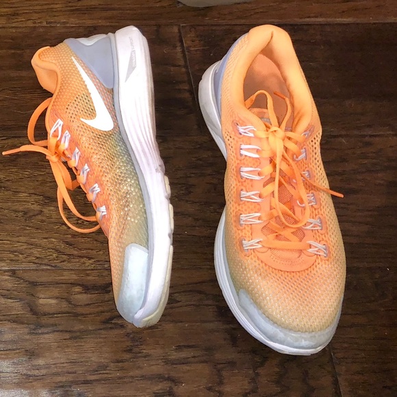 Shoes - Nike tennis shoes women’s size 9